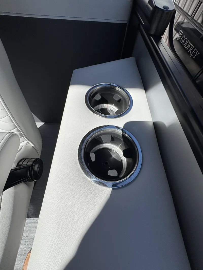 Slide: The Image of Sweetwater Monaco MC 235 ULC 2026 - 44