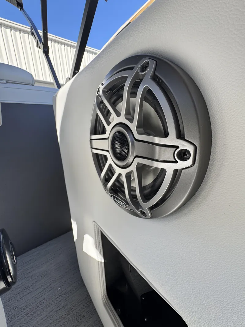 Slide: The Image of Sweetwater Monaco MC 235 ULC 2026 - 45