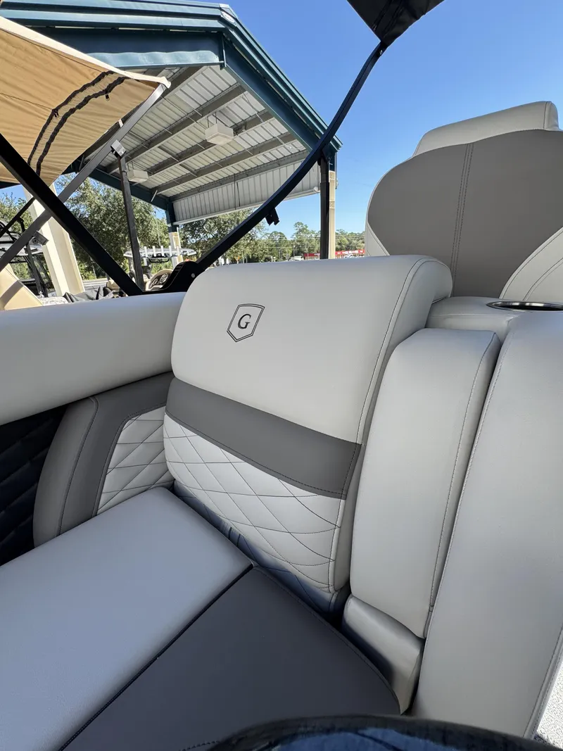 Slide: The Image of Sweetwater Monaco MC 235 ULC 2026 - 48