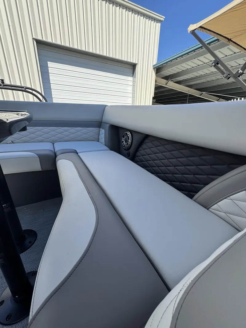 Slide: The Image of Sweetwater Monaco MC 235 ULC 2026 - 49