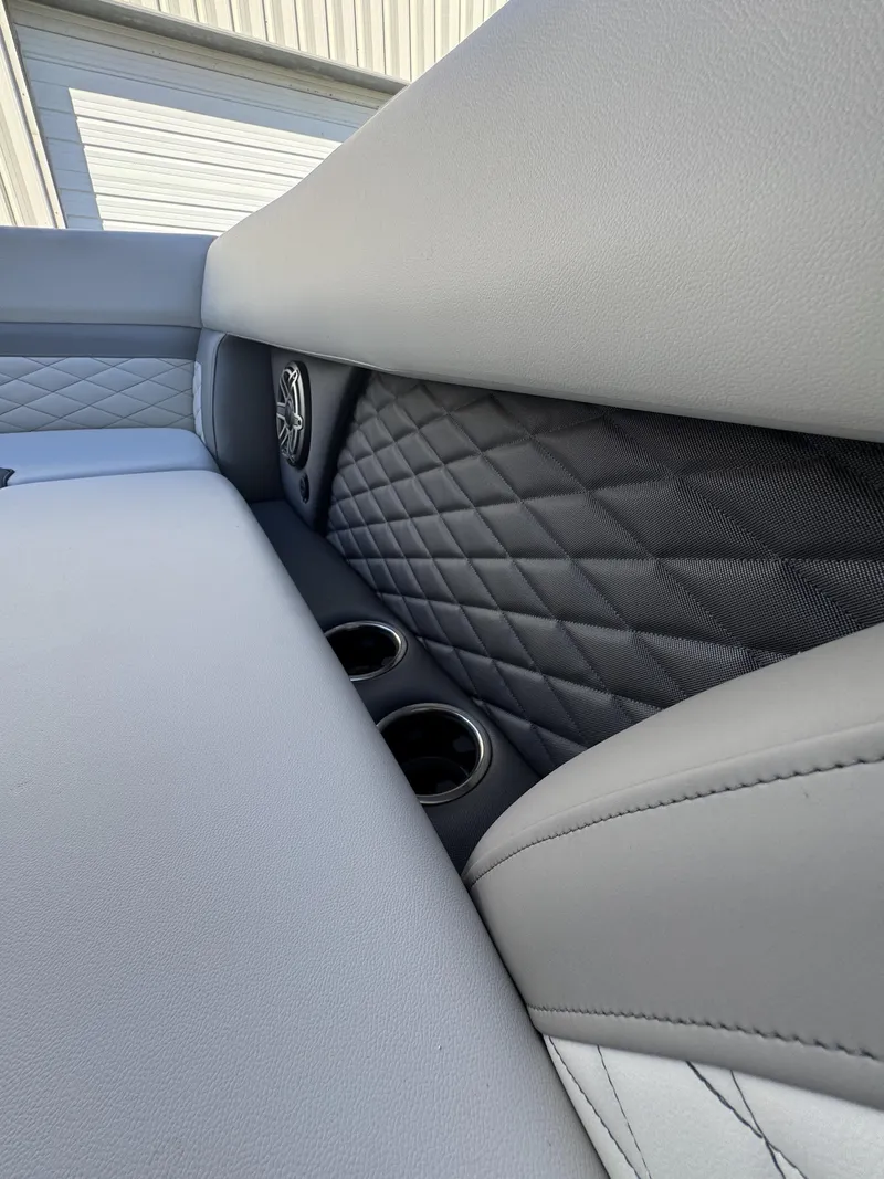 Slide: The Image of Sweetwater Monaco MC 235 ULC 2026 - 50