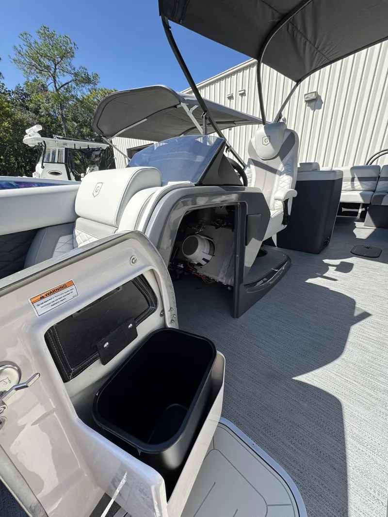 Slide: The Image of Sweetwater Monaco MC 235 ULC 2026 - 9