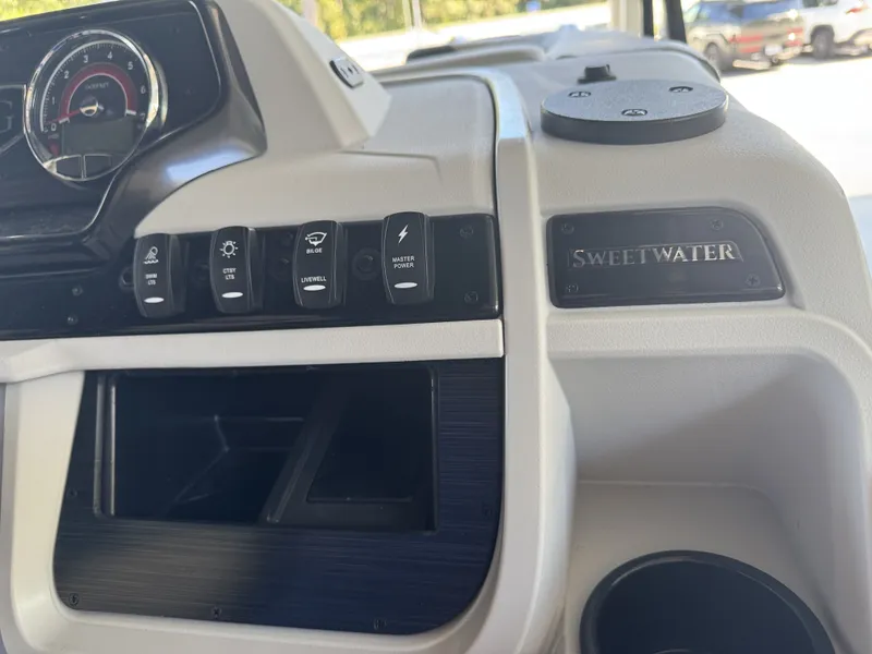 Slide: The Image of Sweetwater SW2086CSE 2026 - 12