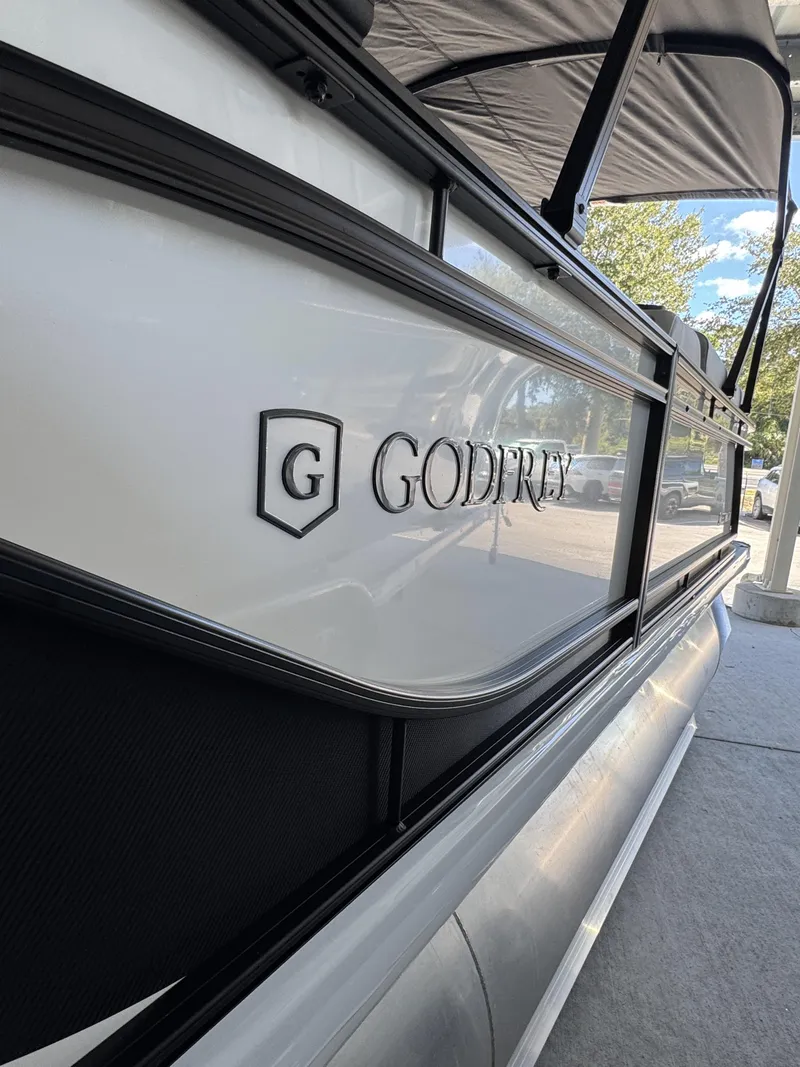 Slide: The Image of Sweetwater SW2086CSE 2026 - 19