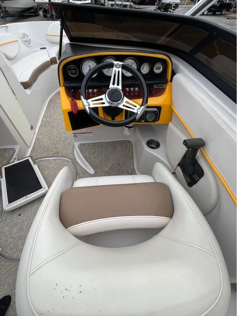 Slide: The Image of Four Winns H 220 SS 2008 - 11