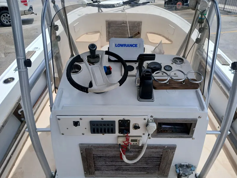 Slide: The Image of Mako 20 Center Console 1973 - 10