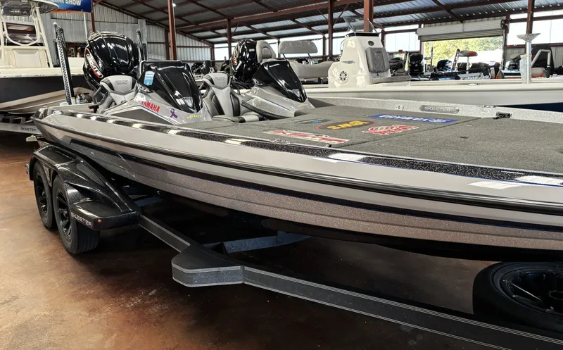 The Image of Skeeter FXR21 DUAL CONSOLE 2025 - 1