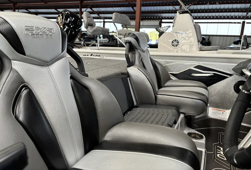 Slide: The Image of Skeeter FXR21 DUAL CONSOLE 2025 - 22