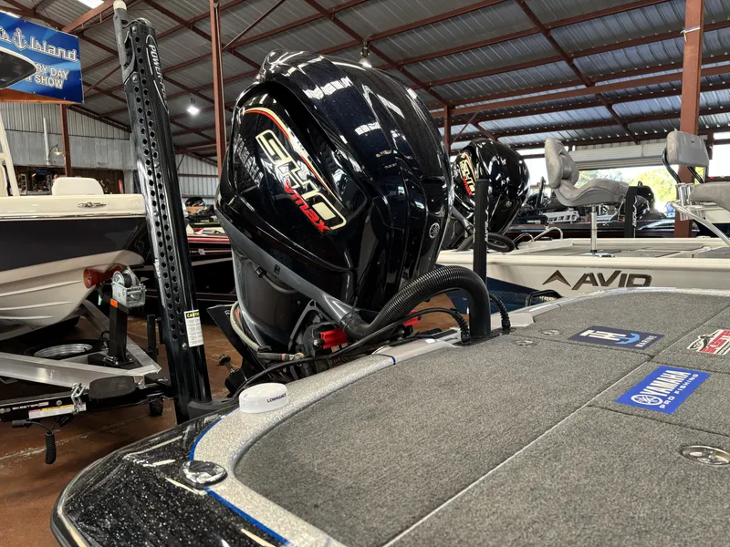 Slide: The Image of Skeeter FXR21 DUAL CONSOLE 2025 - 23