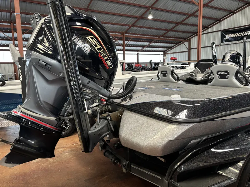 Slide: The Image of Skeeter FXR21 DUAL CONSOLE 2025 - 3