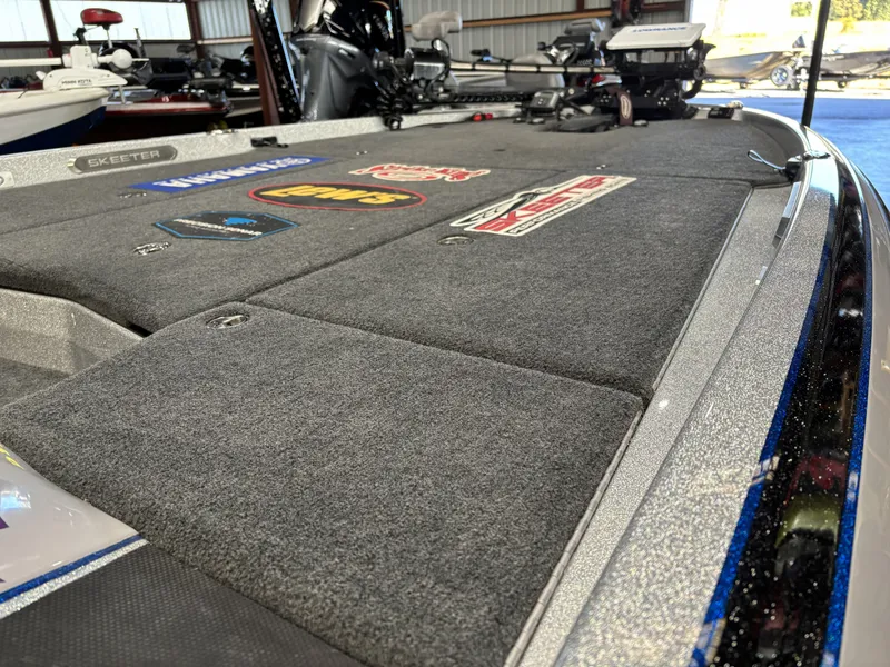 Slide: The Image of Skeeter FXR21 DUAL CONSOLE 2025 - 4