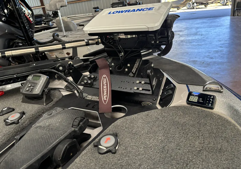 Slide: The Image of Skeeter FXR21 DUAL CONSOLE 2025 - 5