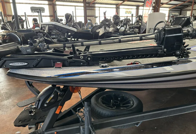 Slide: The Image of Skeeter FXR21 DUAL CONSOLE 2025 - 7