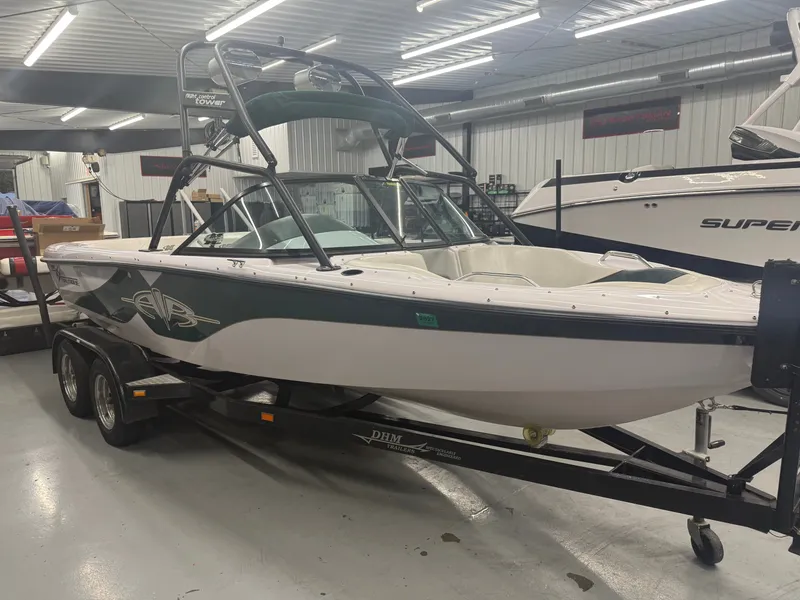 The Image of Nautique Ski 2001 - 1