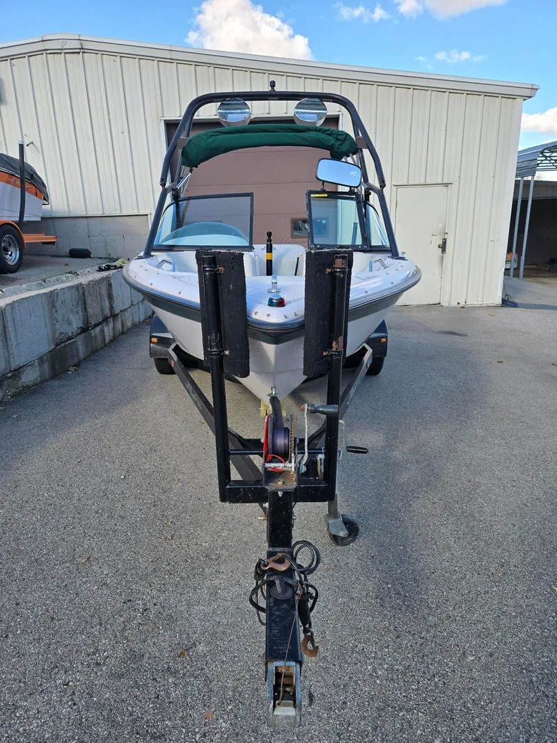 Slide: The Image of Nautique Ski 2001 - 4