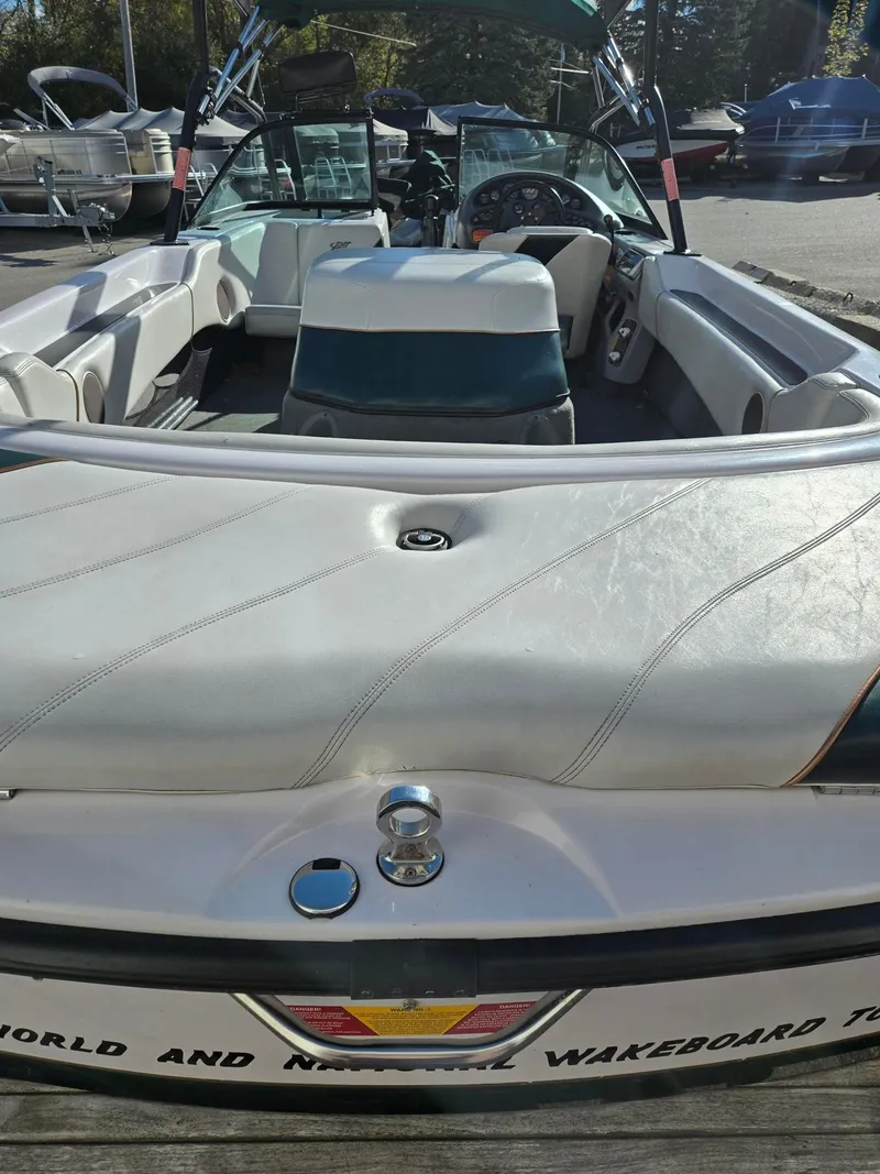 Slide: The Image of Nautique Ski 2001 - 7