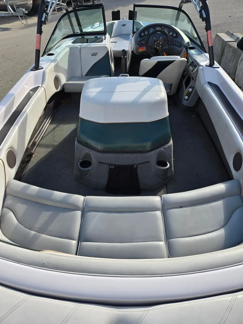 Slide: The Image of Nautique Ski 2001 - 8