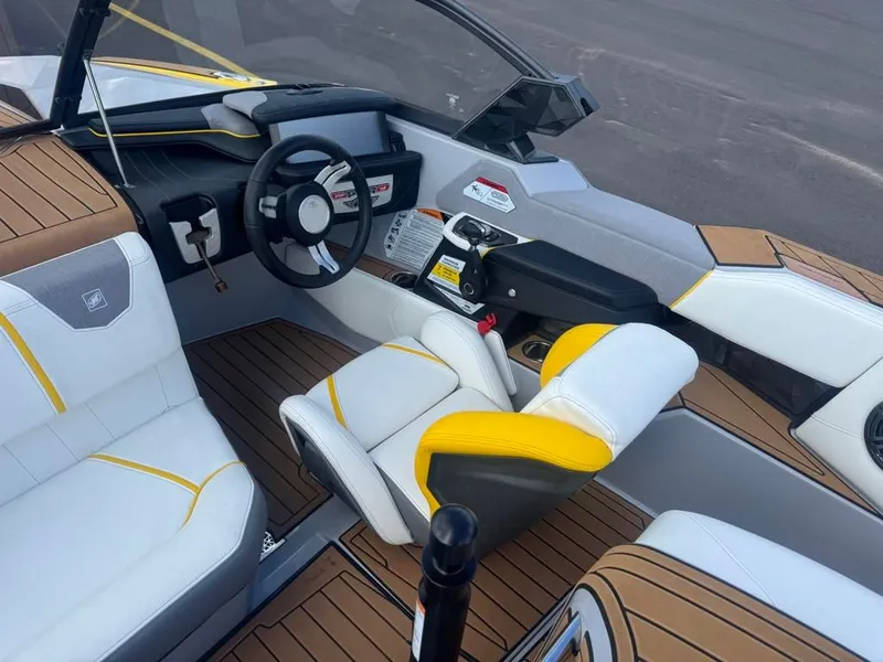 Slide: The Image of Nautique Ski Closed Bow 2022 - 11