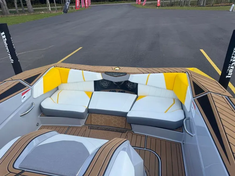 Slide: The Image of Nautique Ski Closed Bow 2022 - 12