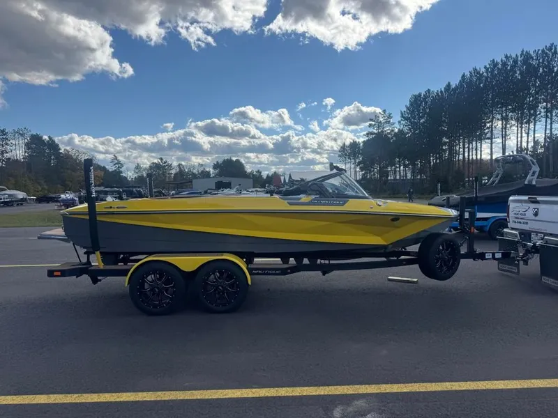 Slide: The Image of Nautique Ski Closed Bow 2022 - 5