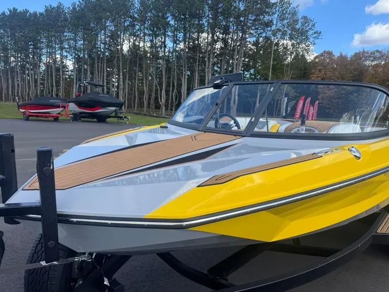 Slide: The Image of Nautique Ski Closed Bow 2022 - 6