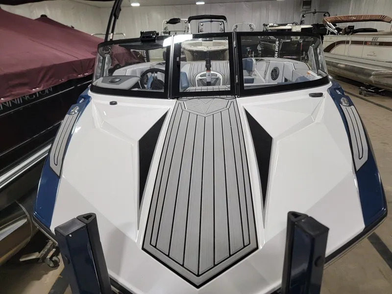 Slide: The Image of Nautique Ski Closed Bow 2024 - 7