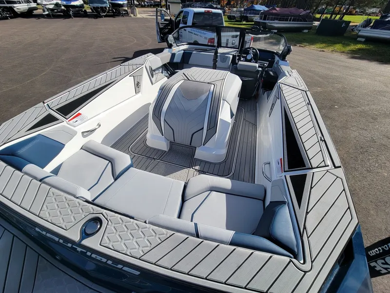 Slide: The Image of Nautique Ski Closed Bow 2024 - 9