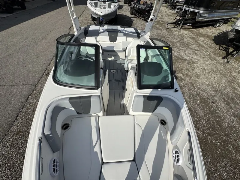 Slide: The Image of Chaparral 21 SSi 2026 - 11