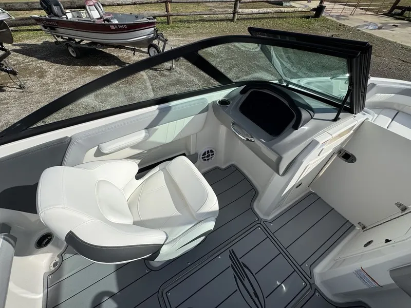 Slide: The Image of Chaparral 21 SSi 2026 - 8