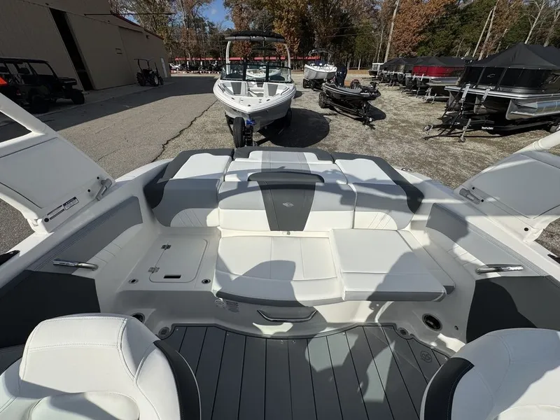 Slide: The Image of Chaparral 21 SSi 2026 - 9