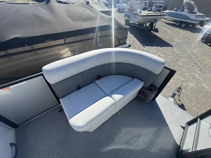 Slide: The Image of Crest CONQUEST SE 200 2026 - 8