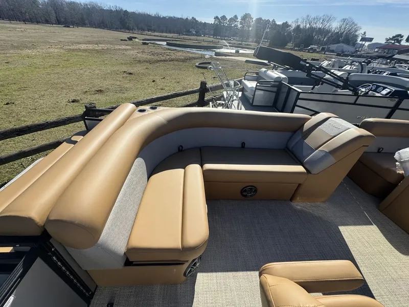 Slide: The Image of Crest Conquest SE 200 Cruise 2026 - 6