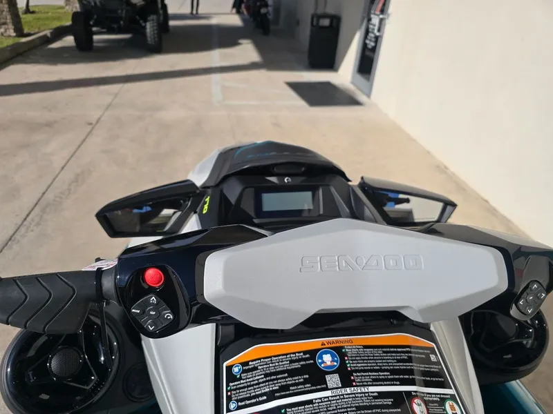 Slide: The Image of Sea-Doo GTI SE 170 2026 - 10