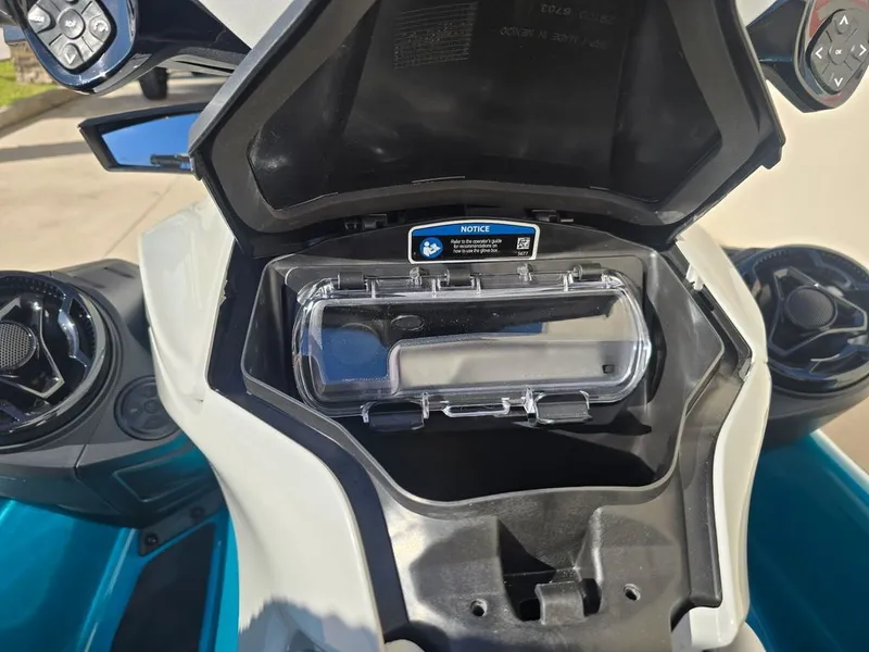 Slide: The Image of Sea-Doo GTI SE 170 2026 - 9