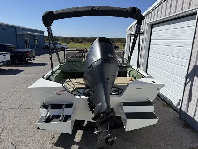 Slide: The Image of SeaArk Easy 200 2026 - 3