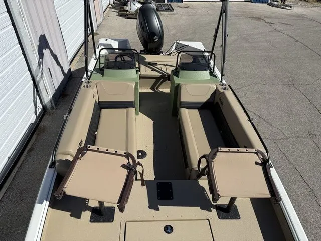 Slide: The Image of SeaArk Easy 200 2026 - 5