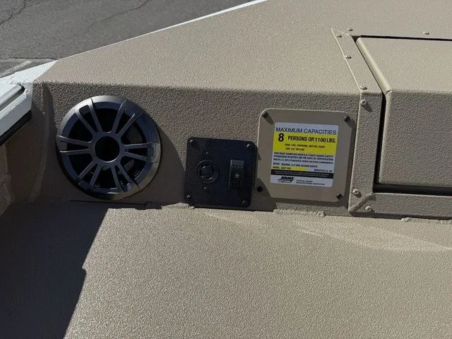 Slide: The Image of SeaArk Easy 200 2026 - 6