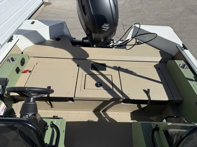 Slide: The Image of SeaArk Easy 200 2026 - 8