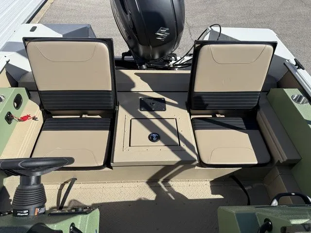 Slide: The Image of SeaArk Easy 200 2026 - 9