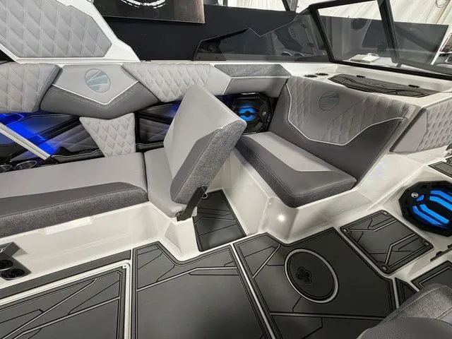 Slide: The Image of Tigé 24RZX 2026 - 17