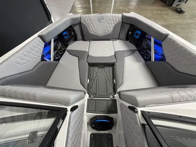 Slide: The Image of Tigé 24RZX 2026 - 18