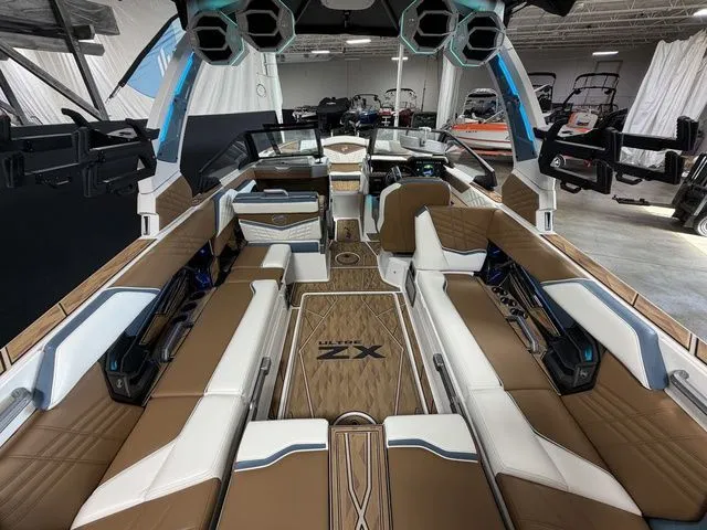 Slide: The Image of Tigé Ultré 25ZX 2024 - 6