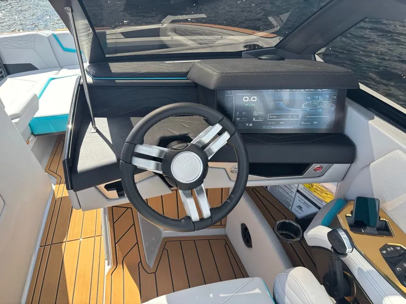 Slide: The Image of Nautique G25 2025 - 10