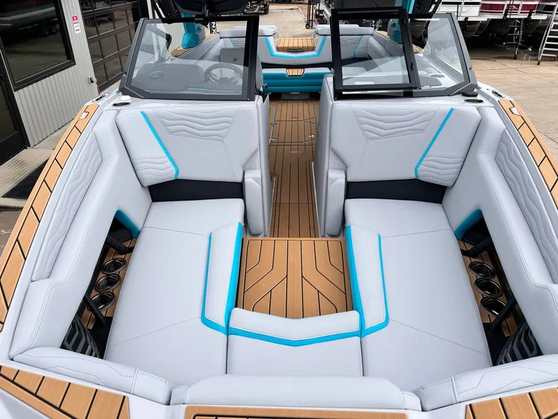 Slide: The Image of Nautique G25 2025 - 15