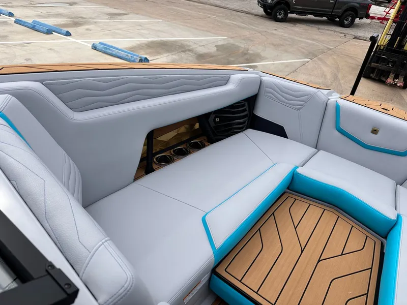 Slide: The Image of Nautique G25 2025 - 19