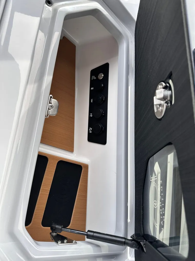 Slide: The Image of Nautique G25 2025 - 21