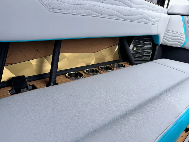 Slide: The Image of Nautique G25 2025 - 28