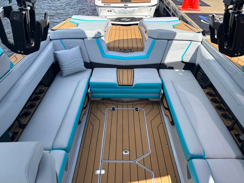 Slide: The Image of Nautique G25 2025 - 7