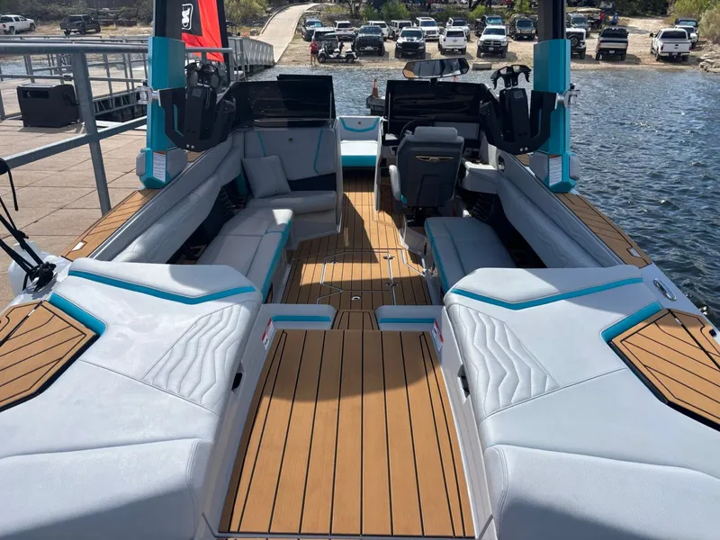 Slide: The Image of Nautique G25 2025 - 8