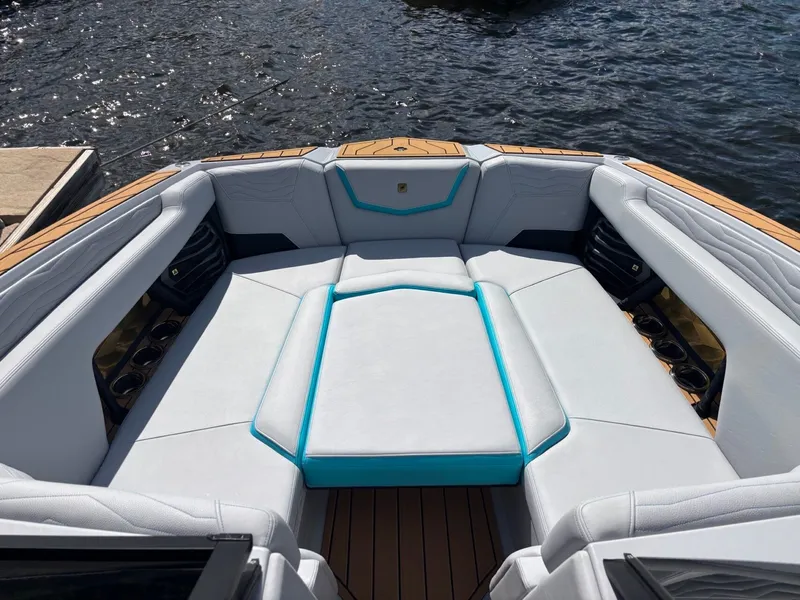 Slide: The Image of Nautique G25 2025 - 9